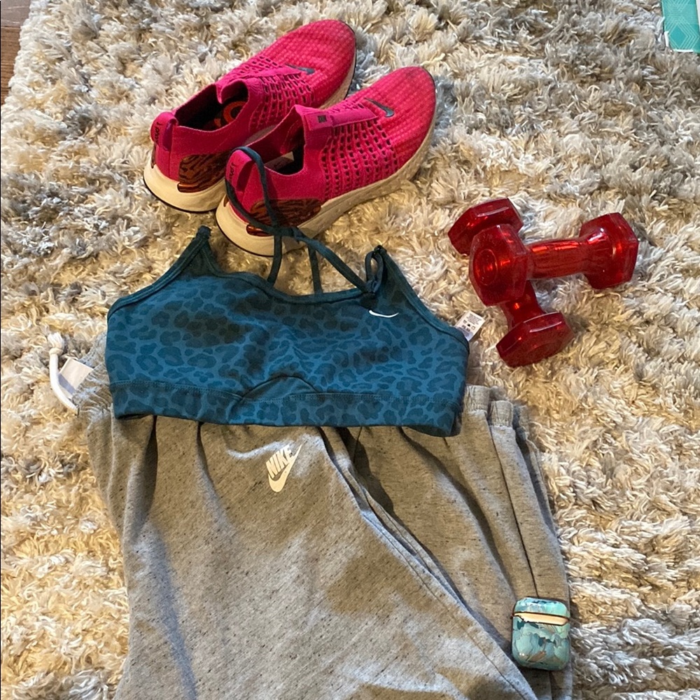 Nike Teal Sports Bra and Gray Nike joggers